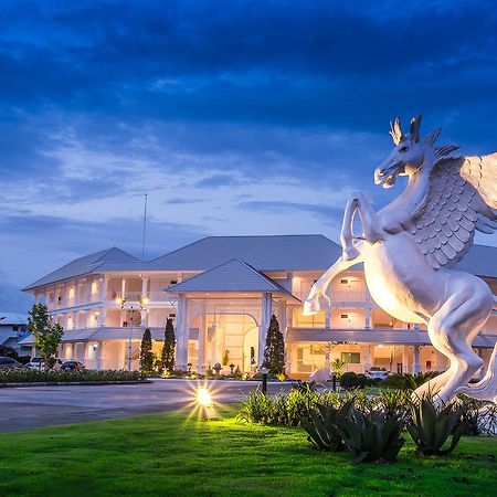 Hotel White House Tak Exterior foto