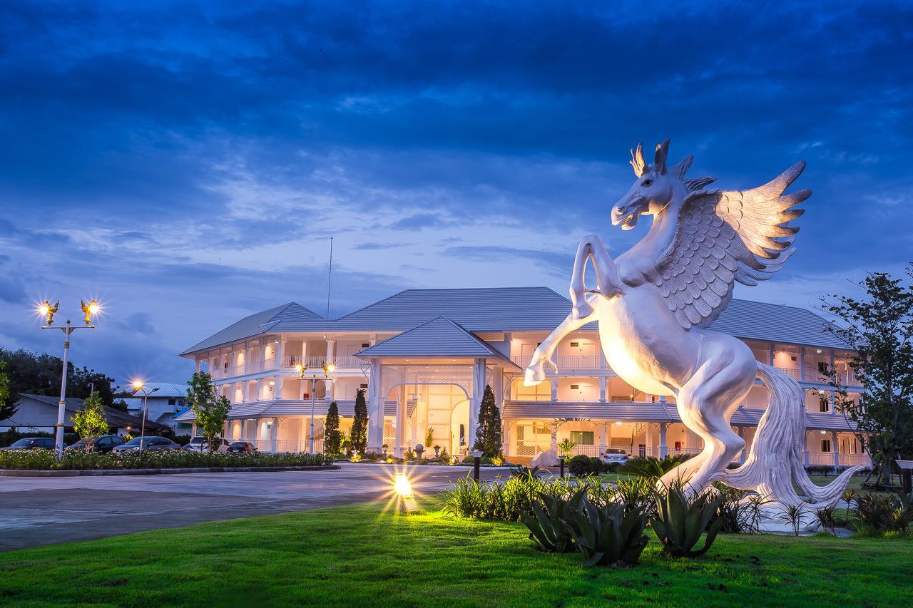 Hotel White House Tak Exterior foto