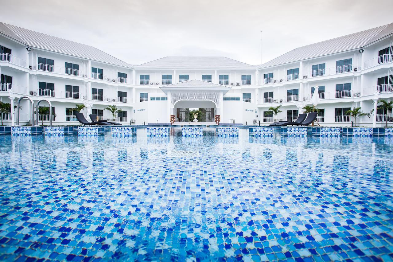 Hotel White House Tak Exterior foto